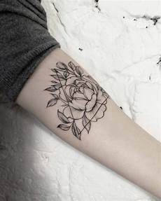 tatuaggi fiori braccia 1001 idee di tatuaggi fiori per scegliere quello ad hoc tatuaggi fiori braccia 1001 idee di tatuaggi fiori per scegliere quello ad hoc