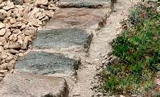 pave de bordure pelouse jardin r 233 aliser une bordure en pav 233 pave de bordure pelouse jardin r 233 aliser une bordure en pav 233