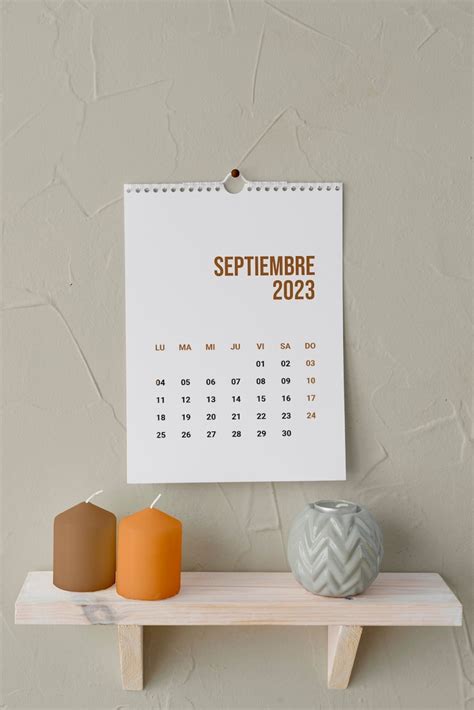 Wall calendar mockup Images - Free Download on Freepik