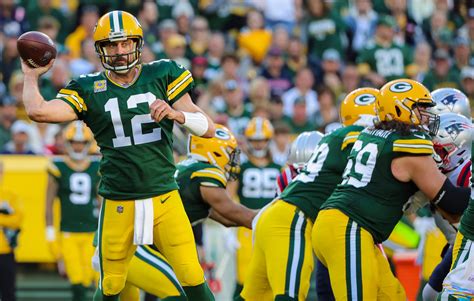 Deadspin | Packers' QB Aaron Rodgers finally deigns to show confidence ...