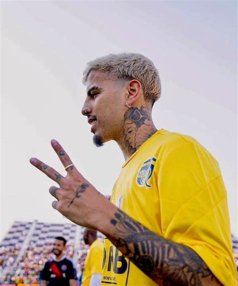 Rauw Alejandro | Men haircut undercut, Mens haircuts wavy hair, Men ...