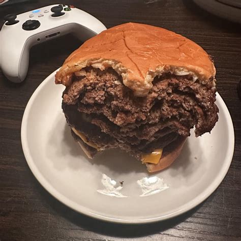 In case you didn’t know you can get 8 patties on a single burger : r ...