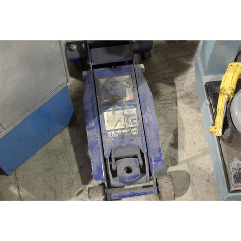 NAPA 3.5 TON MOBILE FLOOR JACK - Able Auctions