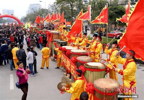 潮汕大锣鼓亮相央视春晚《开门纳福》节目，展示潮汕文化深厚底蕴