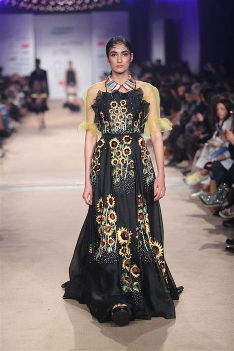 Rahul Mishra at Lotus Make-Up India Fashion Week autumn/winter 2019 ...