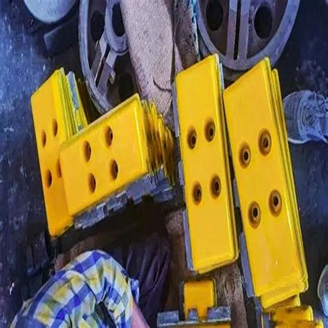 Dynapac Paver Spares - Vogele Paver Trackpad Trader - Retailer from Pune