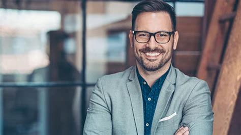 পুরুষের ব্যক্তিত্বকে দুর্বল করে এই ৭ ভুল, লোকে বলবে বোকাপাঁঠা - How to ...