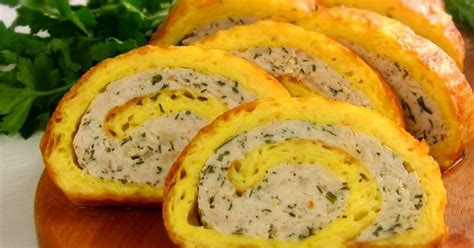 Яичный рулет с фаршем на завтрак - Со Вкусом