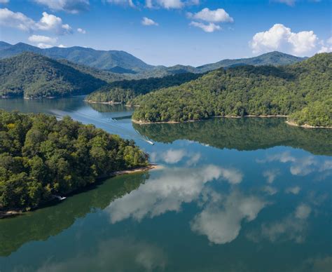 20 Best Lakes in North Carolina to Enjoy Your Vacation - Flavorverse