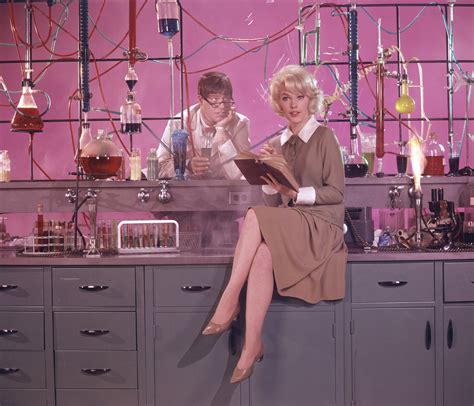 Stella Stevens, Hollywood Bombshell Who Yearned for More, Dies at 84 ...
