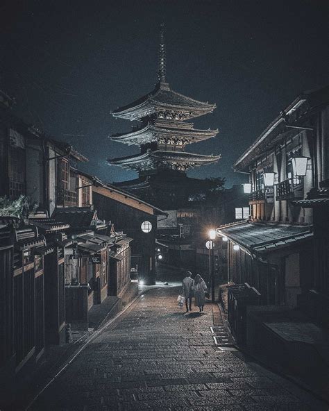 Sannenzaka Street view of Hokan-ji Temple (Yasaka Pagoda) | Explorest