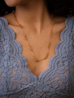 Buy Tann Trim Node Toggle Chain 18 Kt Gold Plated Pendant for Women Online