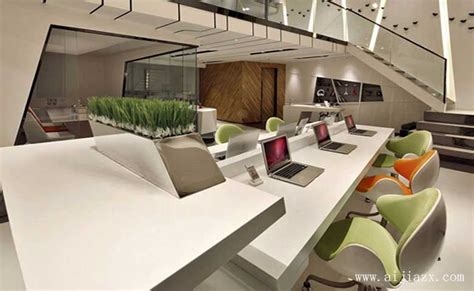 白色素净的120平米办公室装修效果图_郑州装修公司