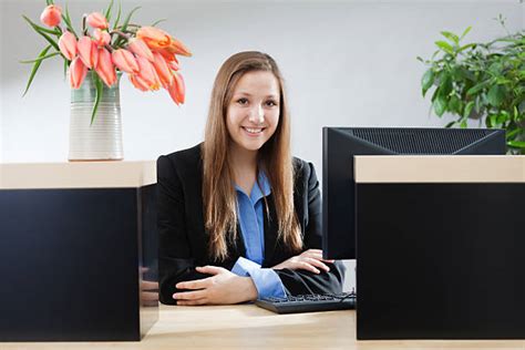 Bank Using Computer 的图像结果