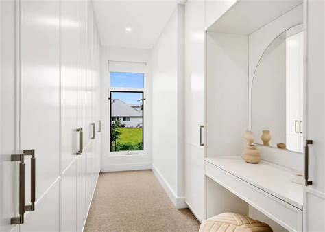 For Sale: Pristine modern home, Heritage Dr | Boulevard