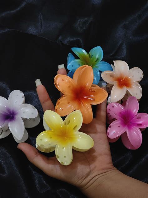 Blue Lagoon Lily Clutcher