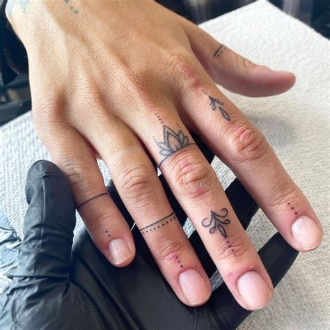 27 Small Finger Tattoos for Minimalists in 2021 - Small Tattoos & Ideas