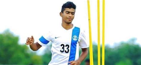 ashique kuruniyan has been selected by the Spanish la liga Villarreal club.