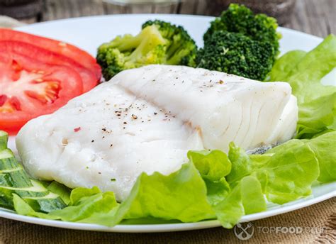 Вкусный Рецепт: Варёная треска с брокколи, томатами и огурцами