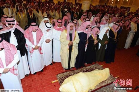韩媒：沙特国王葬礼简朴 遗体安葬于公共墓地_新浪军事