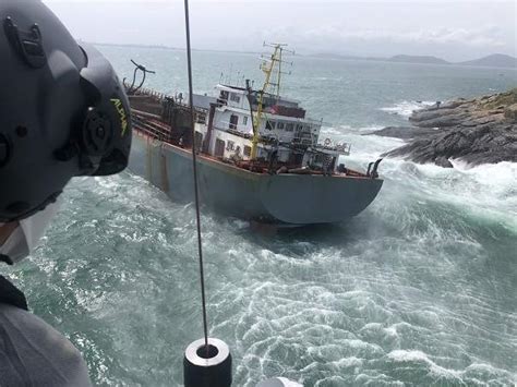 一货轮在茂名海域触礁搁浅，12名船员全部获救