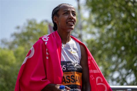 Sifan Hassan zegeviert op eerste editie van Sydney Marathon als Abbott ...