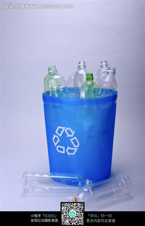 溢出垃圾桶的空塑料瓶图片免费下载_红动网