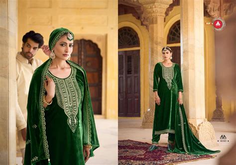 FOURDOTS ZANAAR VELVET HEAVY DESIGNER FESTIVE WEAR SUITS AT BEST ONLINE ...