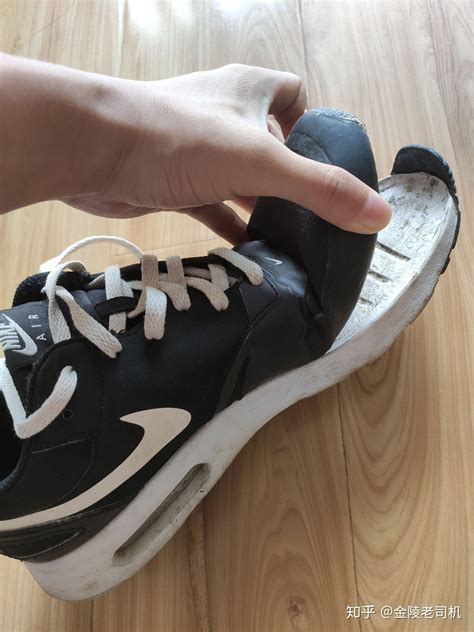 耐克（Nike）鞋子整个鞋底裂开？！ - 知乎
