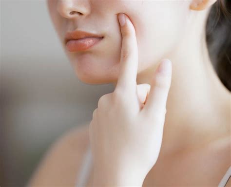 Expert Shares Common Skin Mistakes Which Are Damaging Your Skin ...