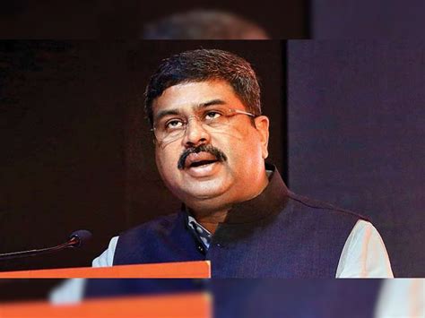 Education Minister Dharmendra Pradhan reviews vaccination status of ...