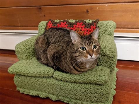 crochet cat couch