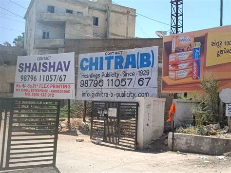 Alarming signal in Karach, when will the hoardings on Rapper ST depot ...