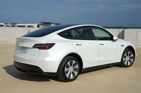 2022 Tesla Model Y AWD Long-Range, 7-Seater, 6.8k miles, like new - for sale on Snapsome