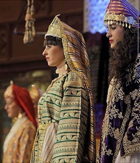 Moroccan women — Traditional Arabian clothing of Fes city, Morocco.