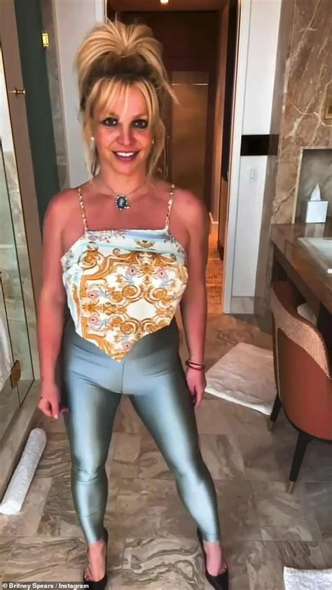 Britney Spears 'CHOSE to disable' her Instagram account - DUK News