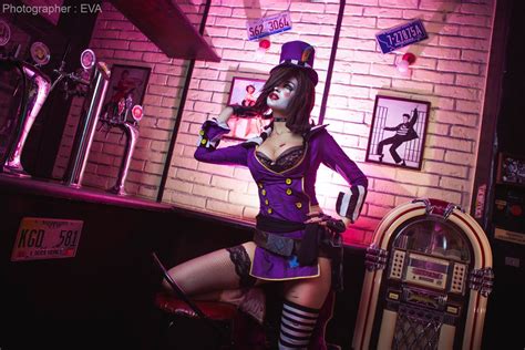 Mad Moxxi Cosplay From Borderlands 2 - Media Chomp