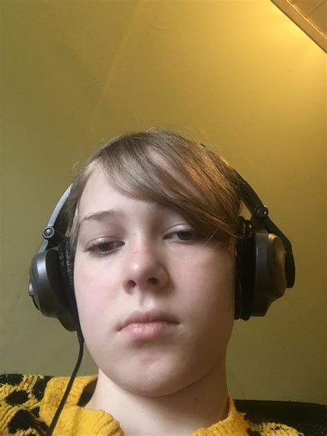 How can I look more androgynous? | Scrolller