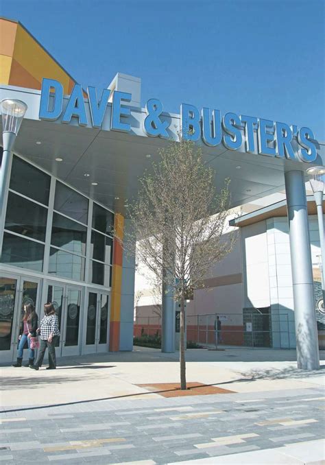 Shenandoah council OKs late-night booze sales for Dave & Busters