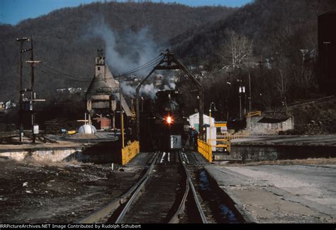 C&O 614 entering turntable