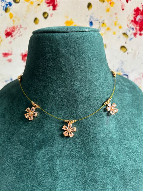 Invisible sets – Precious pieces