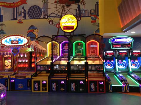 milk-jug-toss-down-the-clown-nba-hoops-ice-ball-fx_16695117813_o - ICE ...