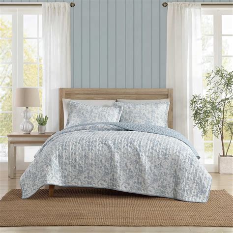 Amazon.com: Laura Ashley - Queen Quilt Set, Super Soft Bedding with ...
