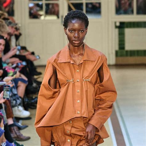 Paris Fashion Week: pragmatism at Victoria/Tomas, Dawei, Japanese vibes ...