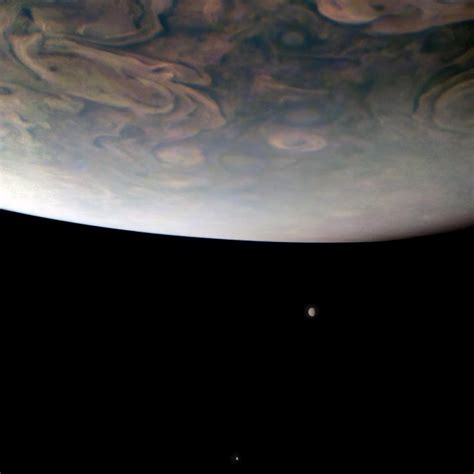 Juno Spacecraft Captures Stunning Image Of Jupiter's Atmosphere And Its ...