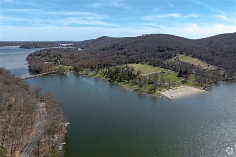 New Fairfield, CT City Guide | About Living in New Fairfield - Homes.com