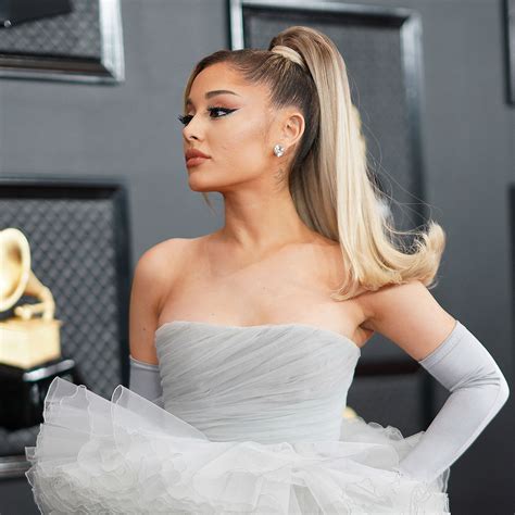 Ariana Grande Sexy 2022