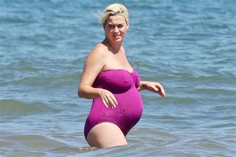 Katy Perry Pregnant Is Katy Perry Pregnant?» — Fans Assume As They