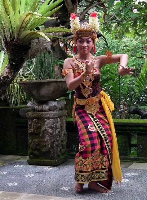 Bali Local People 的图像结果