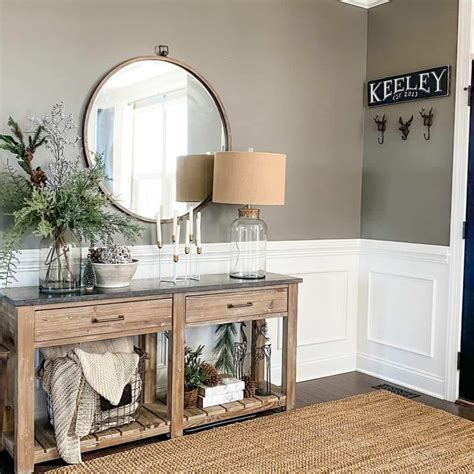 35 Diverse Ways to Showcase Entryway Wall Décor